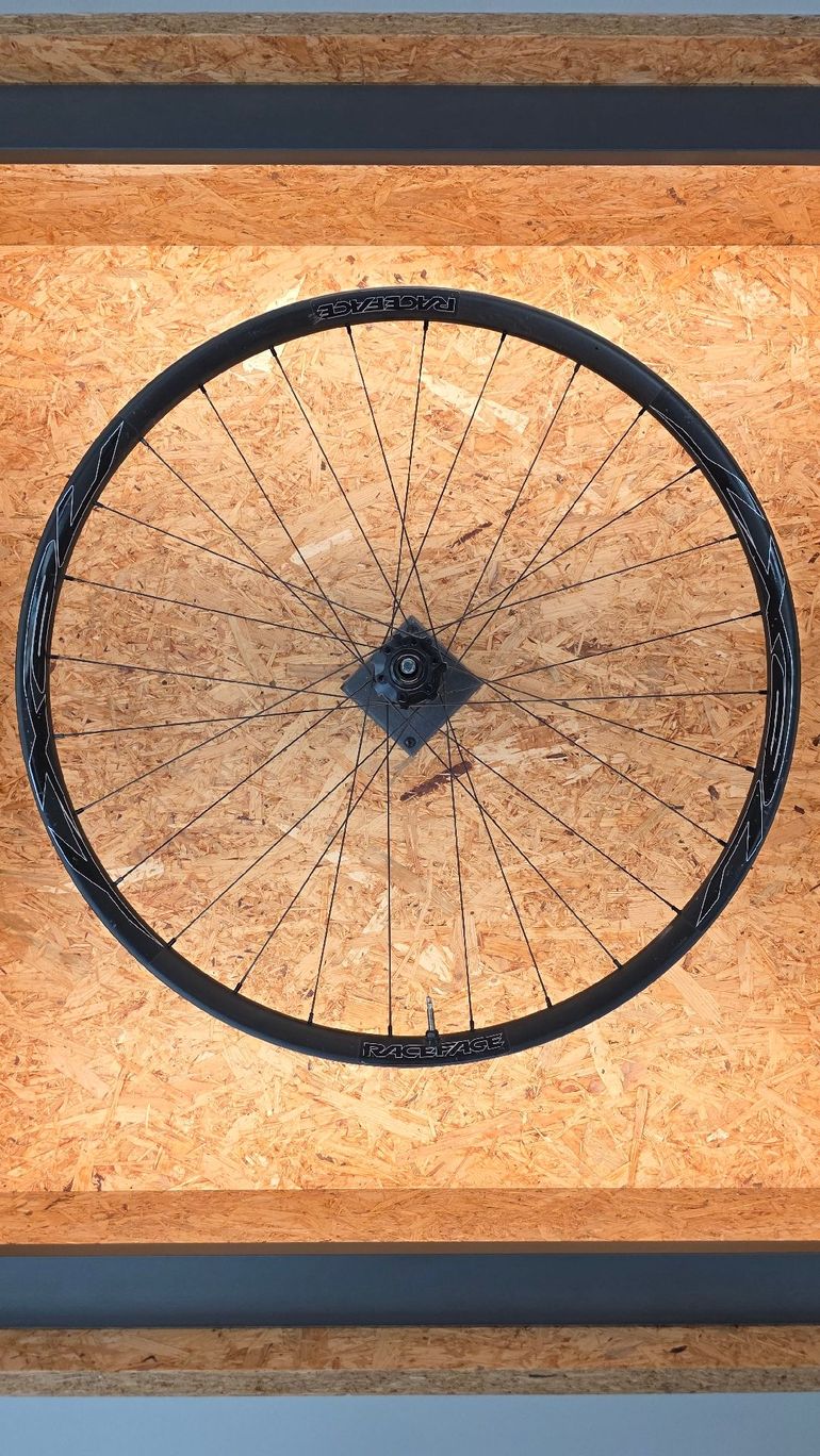 Used Race Face Next SL Carbon Boost 29 2022 bike — image 9 of 13