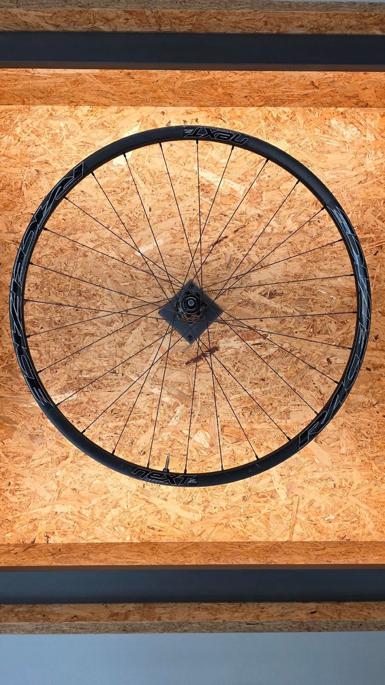 Used Race Face Next SL Carbon Boost 29 2022 bike — image 11 of 13