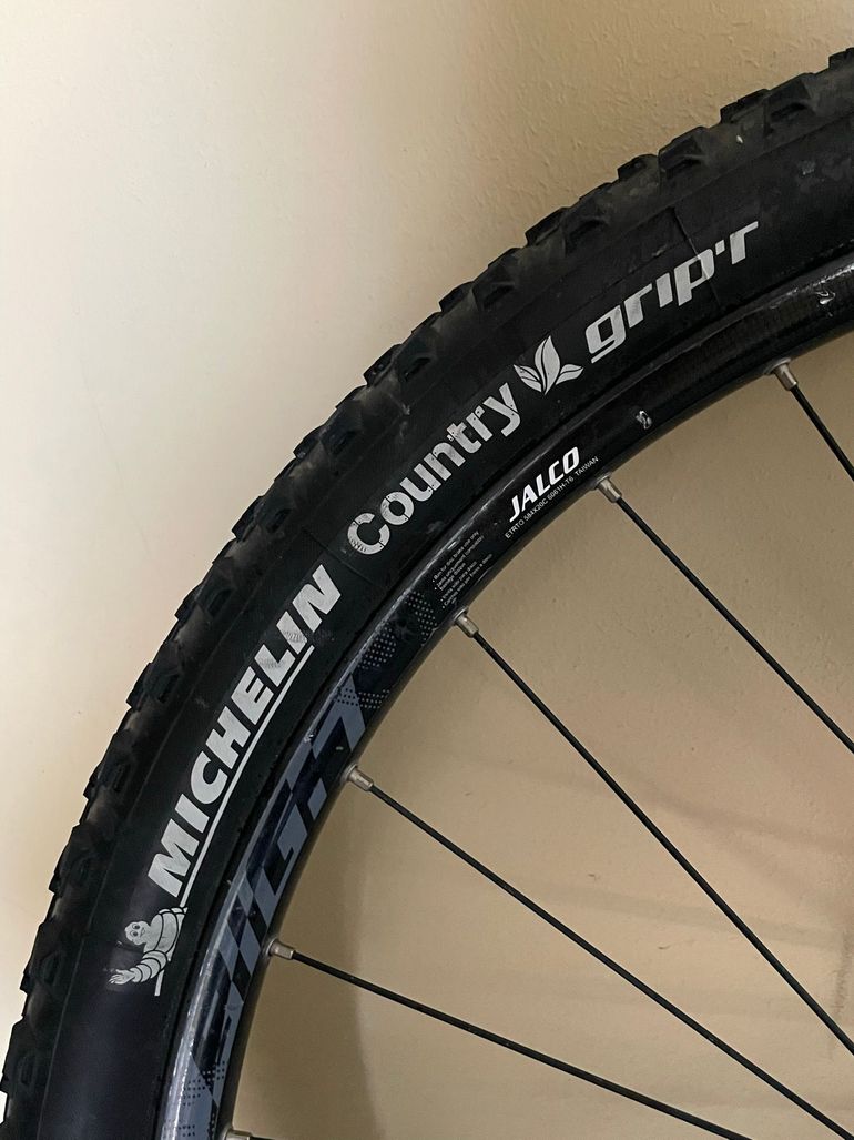 Used Merida Front Wheel 27.5" bike — image 3 of 6