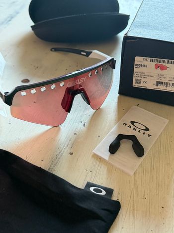 Used Oakley Sutro Lite Sweep 2026 bike — image 4 of 6