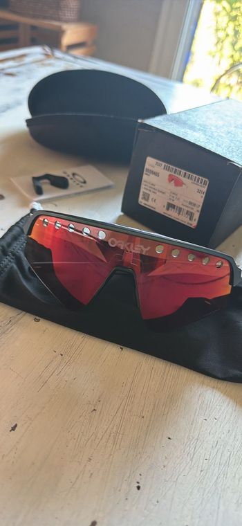 Used Oakley Sutro Lite Sweep 2026 bike — image 6 of 6