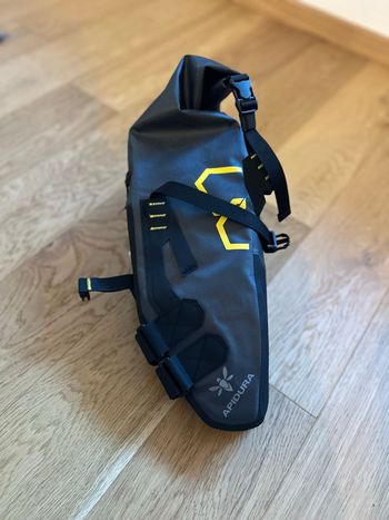 Used Apidura Borsa 14L 2026 bike — image 2 of 4