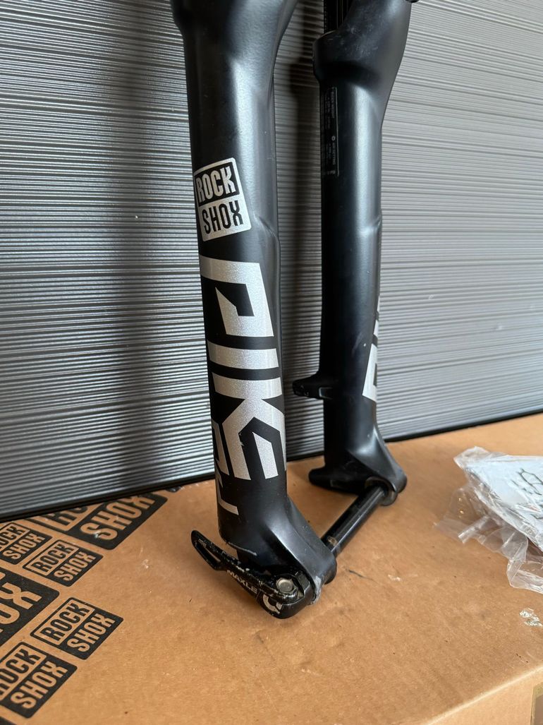 Used RockShox Pike DJ 26" 100mm Fork 2023 bike — image 3 of 14