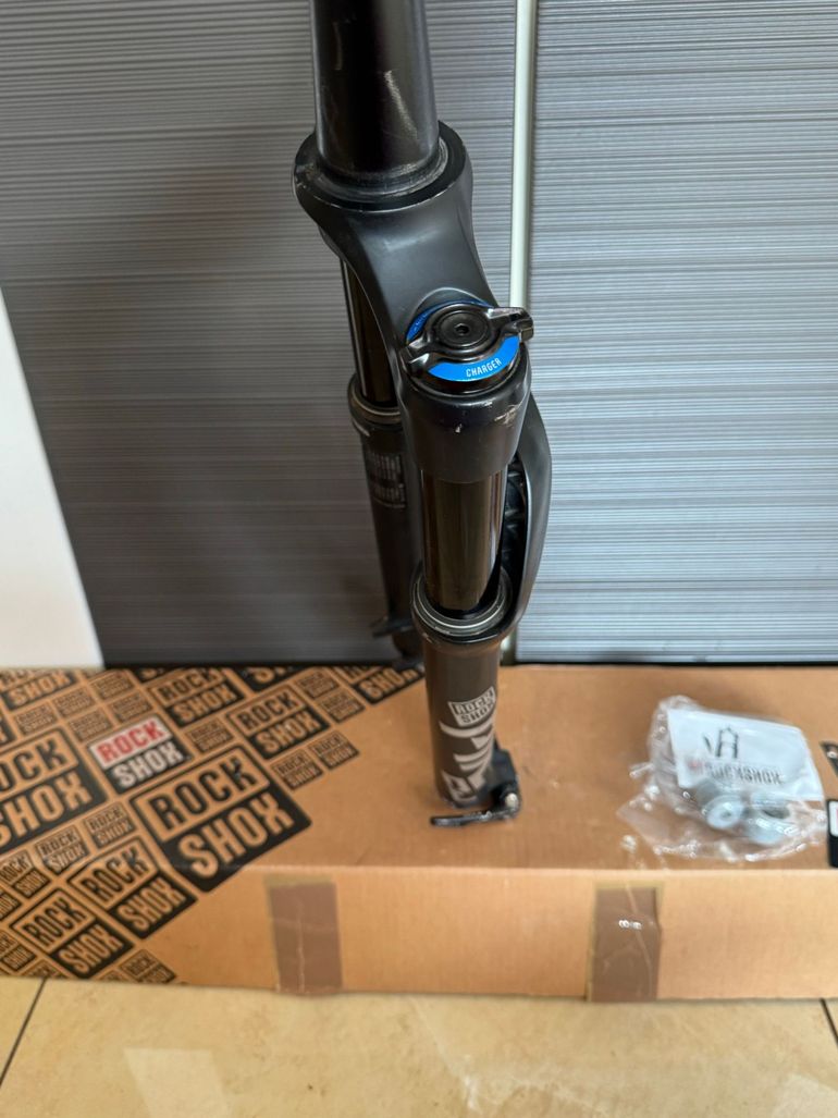 Used RockShox Pike DJ 26" 100mm Fork 2023 bike — image 10 of 14