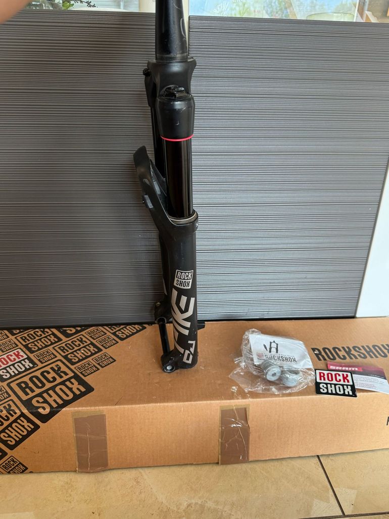 Used RockShox Pike DJ 26" 100mm Fork 2023 bike — image 7 of 14