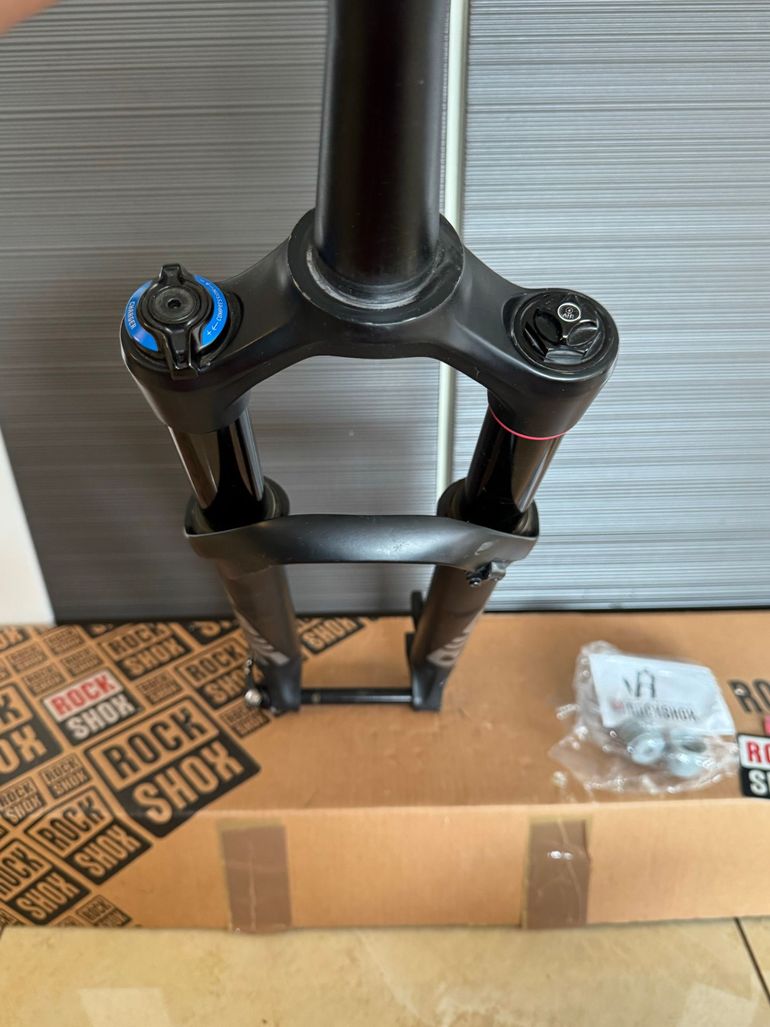Used RockShox Pike DJ 26" 100mm Fork 2023 bike — image 11 of 14