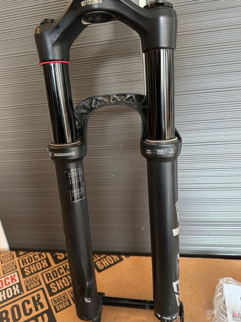 Used RockShox Pike DJ 26" 100mm Fork 2023 bike — image 9 of 14