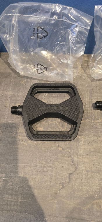 Used Look Geo City Pedals bike — image 3 of 3