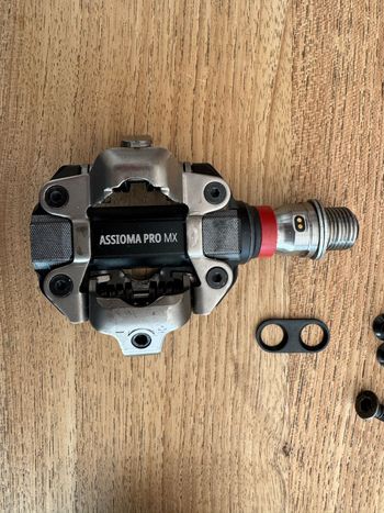 Used Shimano Assioma PRO MX-2 Dual-Sided Power Meter Pedals 2024 bike — image 5 of 6