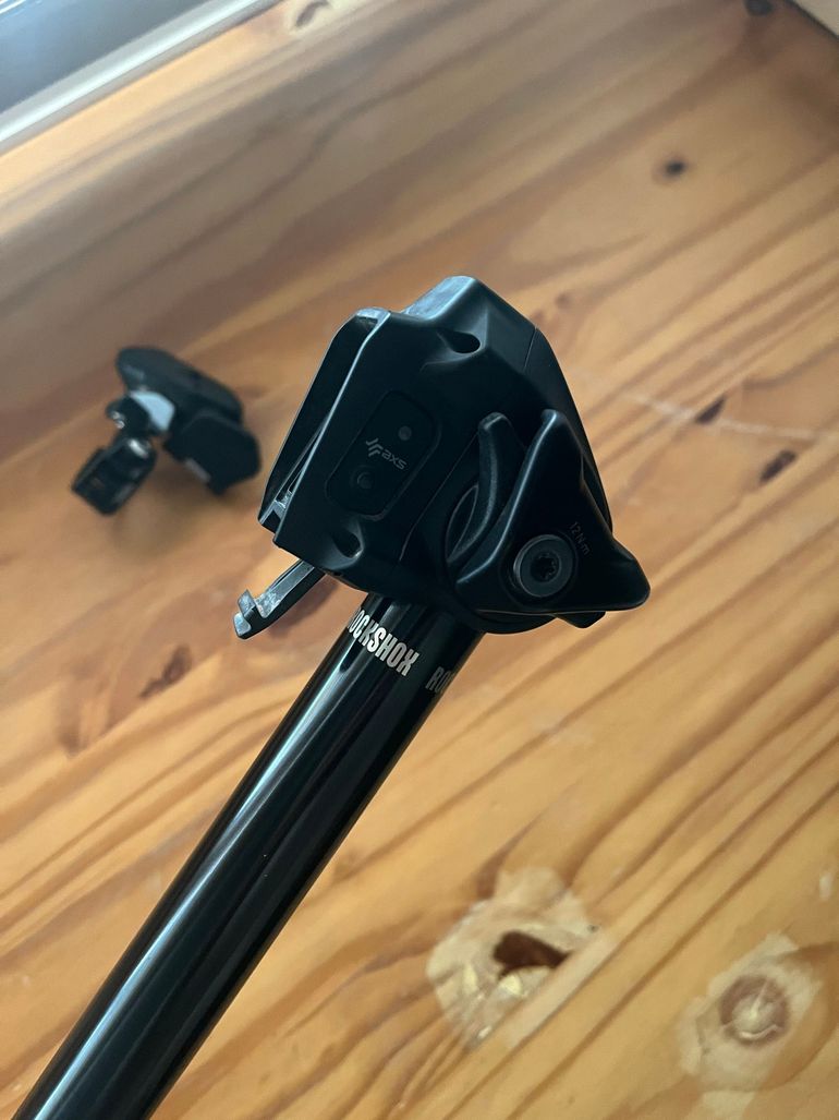 Used RockShox Reverb AXS 2024 bike — image 4 of 5