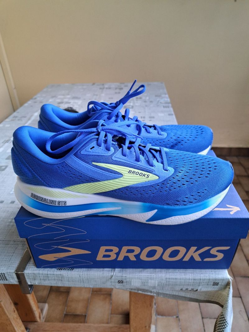 Used Brooks Adrenaline GTS 24 2025 Running Shoes