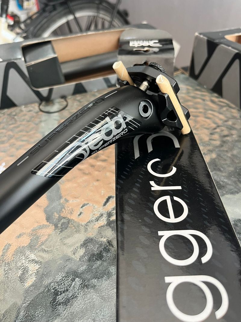 Käytetty Deda Elementi Superzero Seatpost 27.2mm 350mm 25mm Offset 2026 Saddles & Seatposts