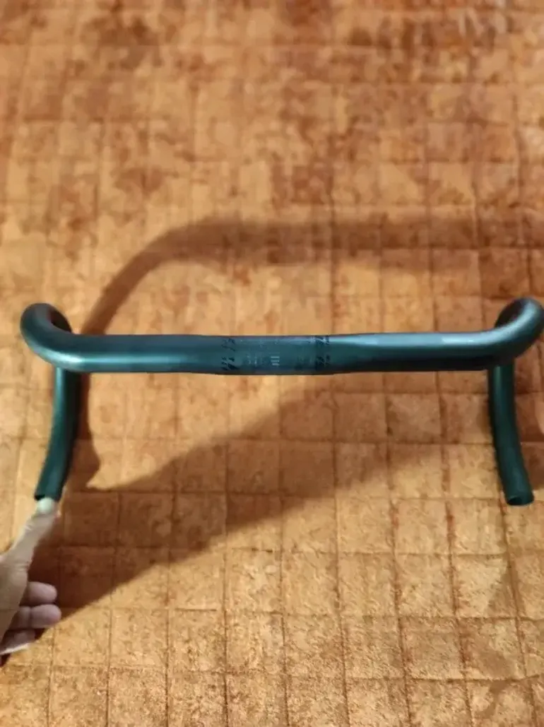 Used Giant SLR 420 mm Handlebar 2022 bike — image 3 of 4
