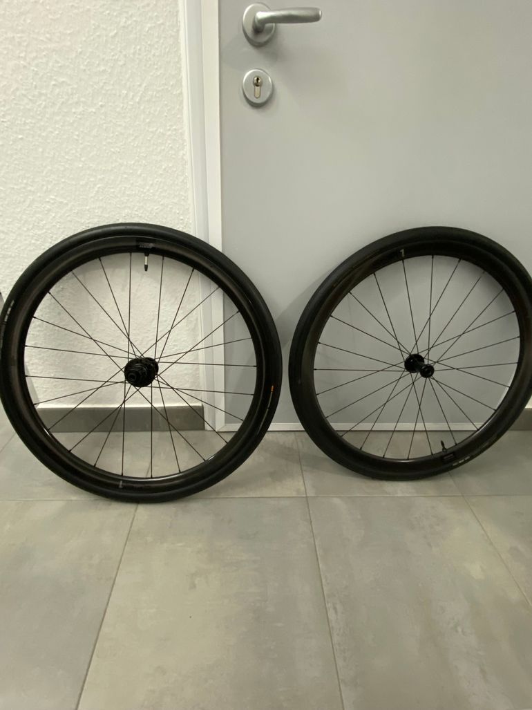 Used Giant SLR1 36 Disc Wheelset + 2 Gavia Fondo 1 Tires 32mm bike — image 1 of 5