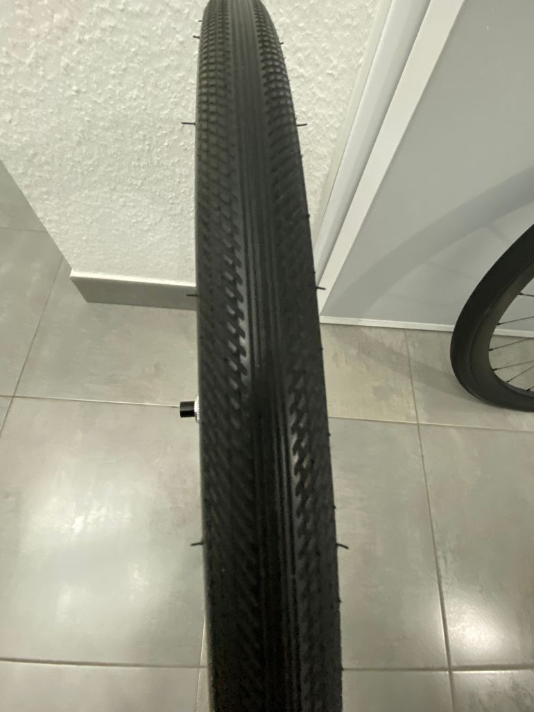 Used Giant SLR1 36 Disc Wheelset + 2 Gavia Fondo 1 Tires 32mm bike — image 3 of 5