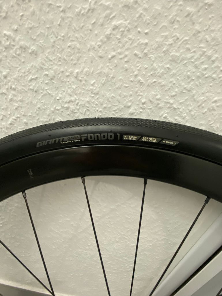 Used Giant SLR1 36 Disc Wheelset + 2 Gavia Fondo 1 Tires 32mm bike — image 2 of 5