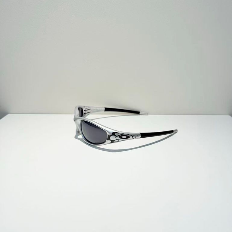 Used Oakley sliver sunglasses bike — image 4 of 9