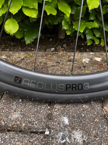 Used Bontrager Aeolus Pro 3 TLR Disc 2020 bike — image 2 of 5