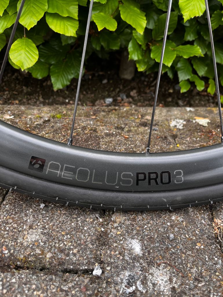 Used Bontrager Aeolus Pro 3 TLR Disc 2020 bike — image 2 of 5