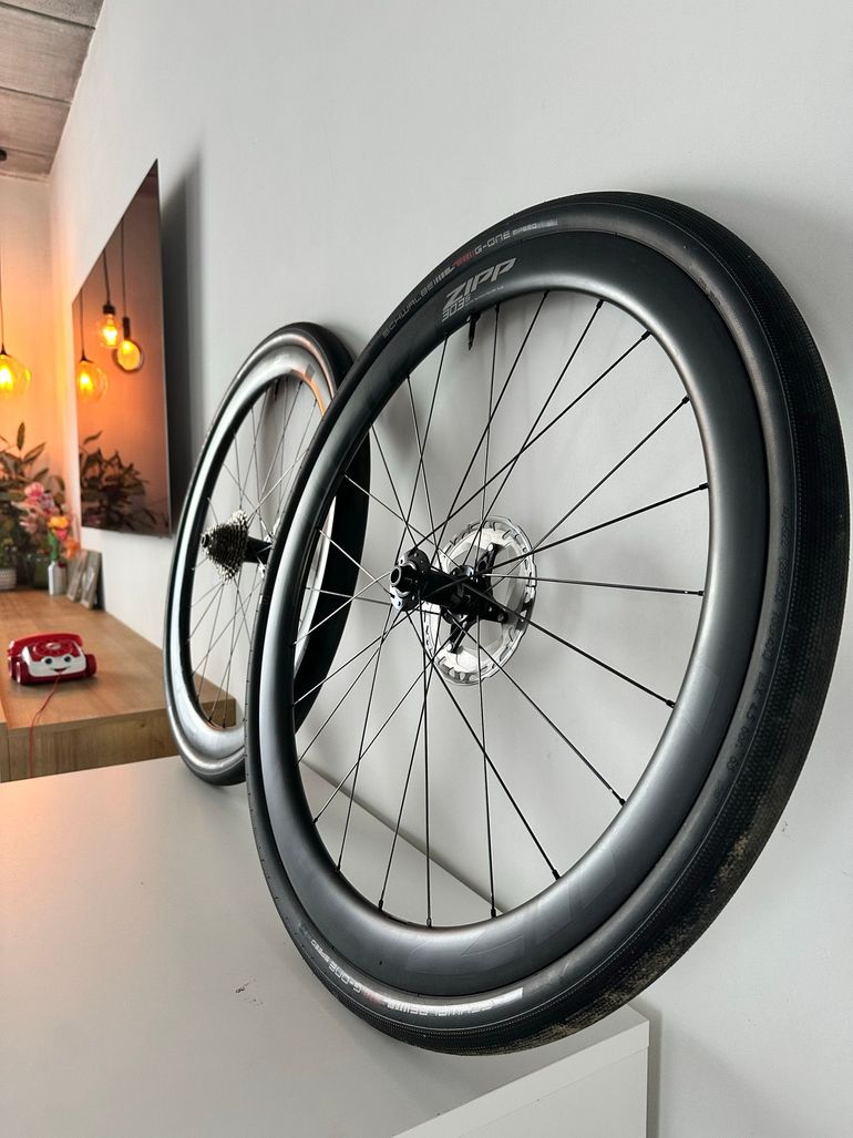 Used Zipp 303S Carbon Tubeless Disc Wheelset 2024 bike — image 9 of 9