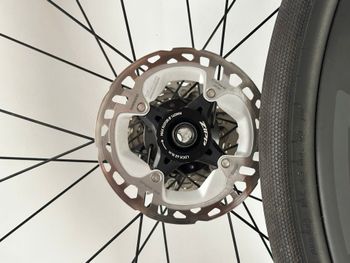 Used Zipp 303S Carbon Tubeless Disc Wheelset 2024 bike — image 4 of 9