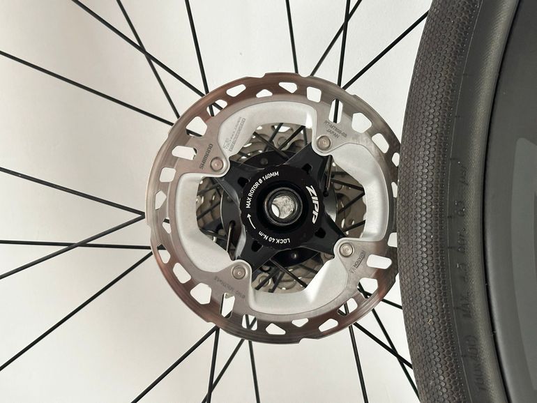 Used Zipp 303S Carbon Tubeless Disc Wheelset 2024 bike — image 4 of 9