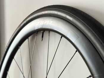 Used Zipp 303S Carbon Tubeless Disc Wheelset 2024 bike — image 8 of 9