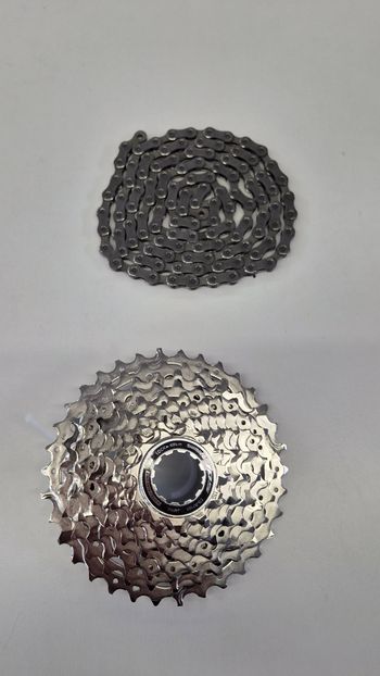 Used Shimano 105 Di2 R7150 2026 bike — image 3 of 8