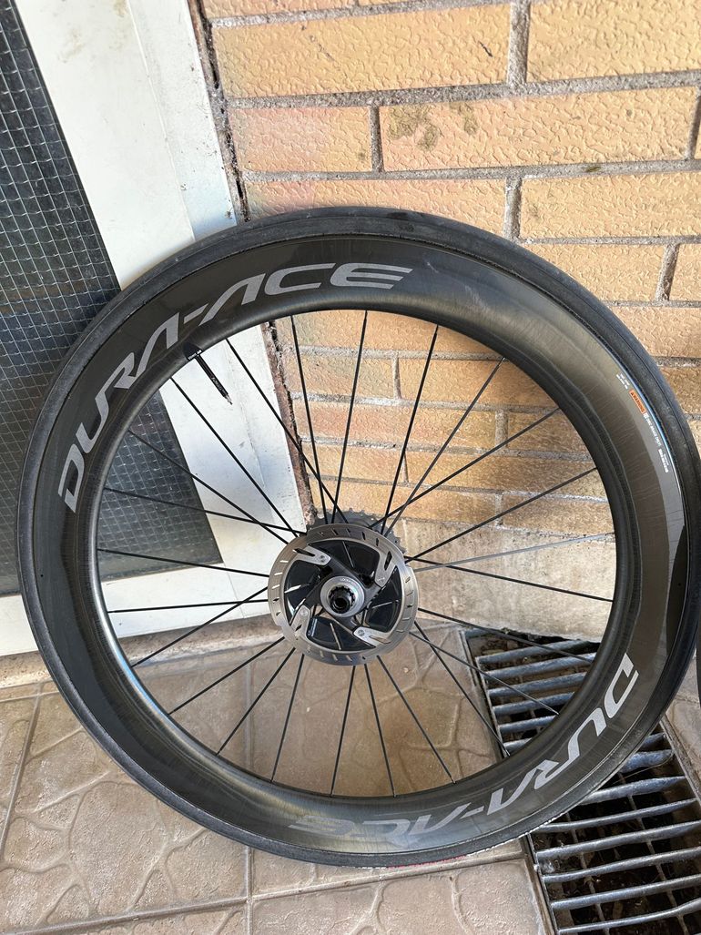 Used Shimano Ruote carbonio profilo alto (60) tubolari Vittoria Grand prox graphene 2. bike — image 2 of 5