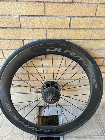 Used Shimano Ruote carbonio profilo alto (60) tubolari Vittoria Grand prox graphene 2. bike — image 4 of 5