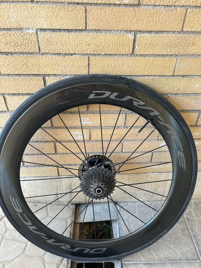 Used Shimano Ruote carbonio profilo alto (60) tubolari Vittoria Grand prox graphene 2. bike — image 4 of 5