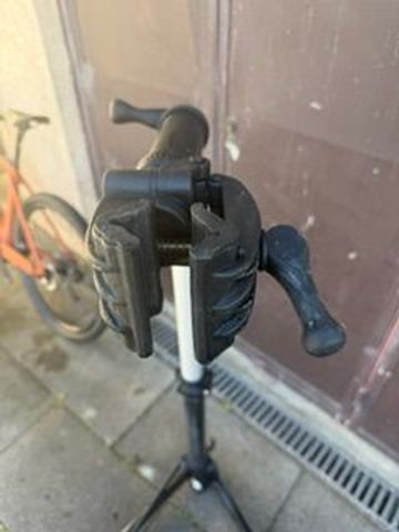 Pro Folding Bike Stand bike usato — immagine 2 di 3
