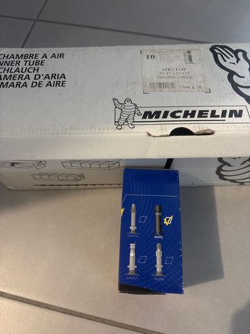 Used Michelin 10 Chambers 28 bike — image 3 of 4