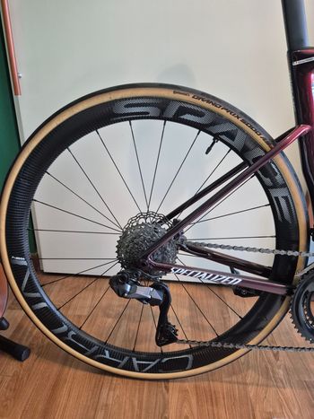 Used space carbon WS Road Wheelset with DT Swiss 180 SP Ceramic Hubs 2024 bike — image 9 of 12
