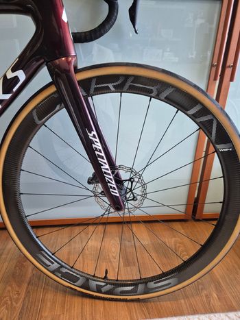 Used space carbon WS Road Wheelset with DT Swiss 180 SP Ceramic Hubs 2024 bike — image 12 of 12