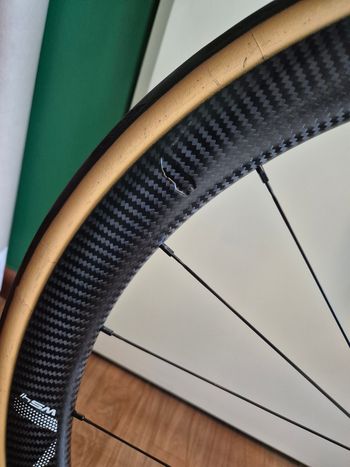 Used space carbon WS Road Wheelset with DT Swiss 180 SP Ceramic Hubs 2024 bike — image 8 of 12