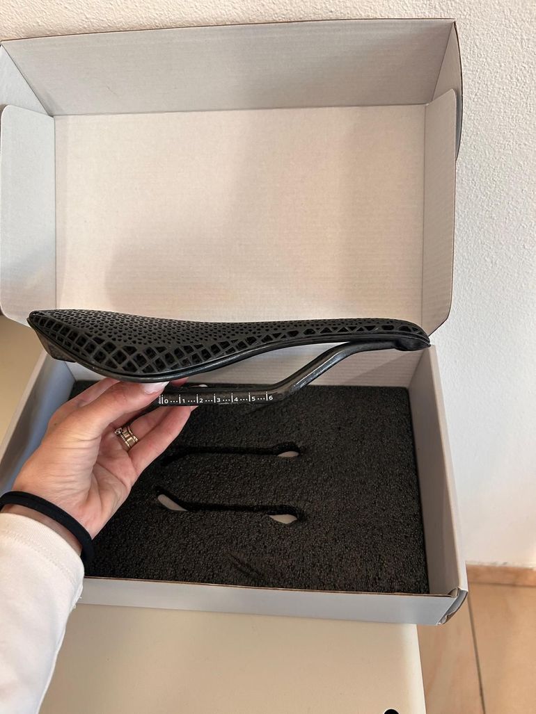 Used rule 3D Carbon Saddle 2025 bike — image 6 of 11