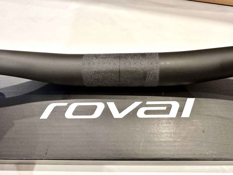 Used Roval Traverse SL Carbon Handlebar bike — image 5 of 5