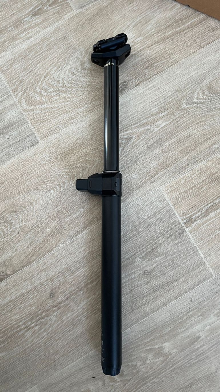 Used RockShox Reverb AXS B1 2025 bike — image 8 of 13