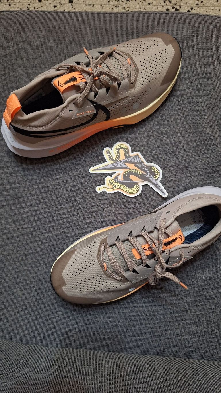 Used Nike ZoomX Zegama Trail 2 tg 44 2026 bike — image 9 of 9