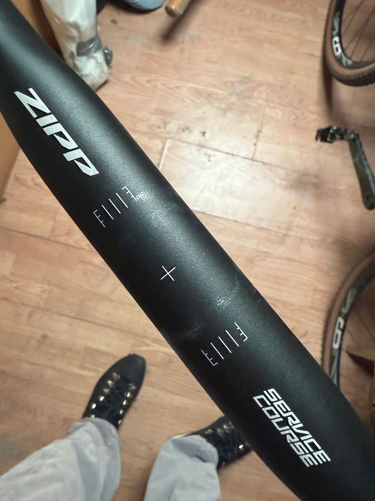 Used Zipp Service Course SL-70 Handlebar bike — image 3 of 3