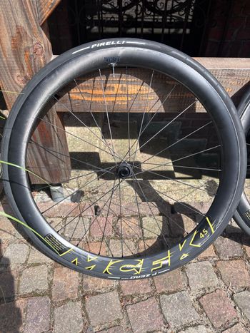 Used Nonplus MCFK Laufradsatz by R2 ultralite 2025 bike — image 14 of 17