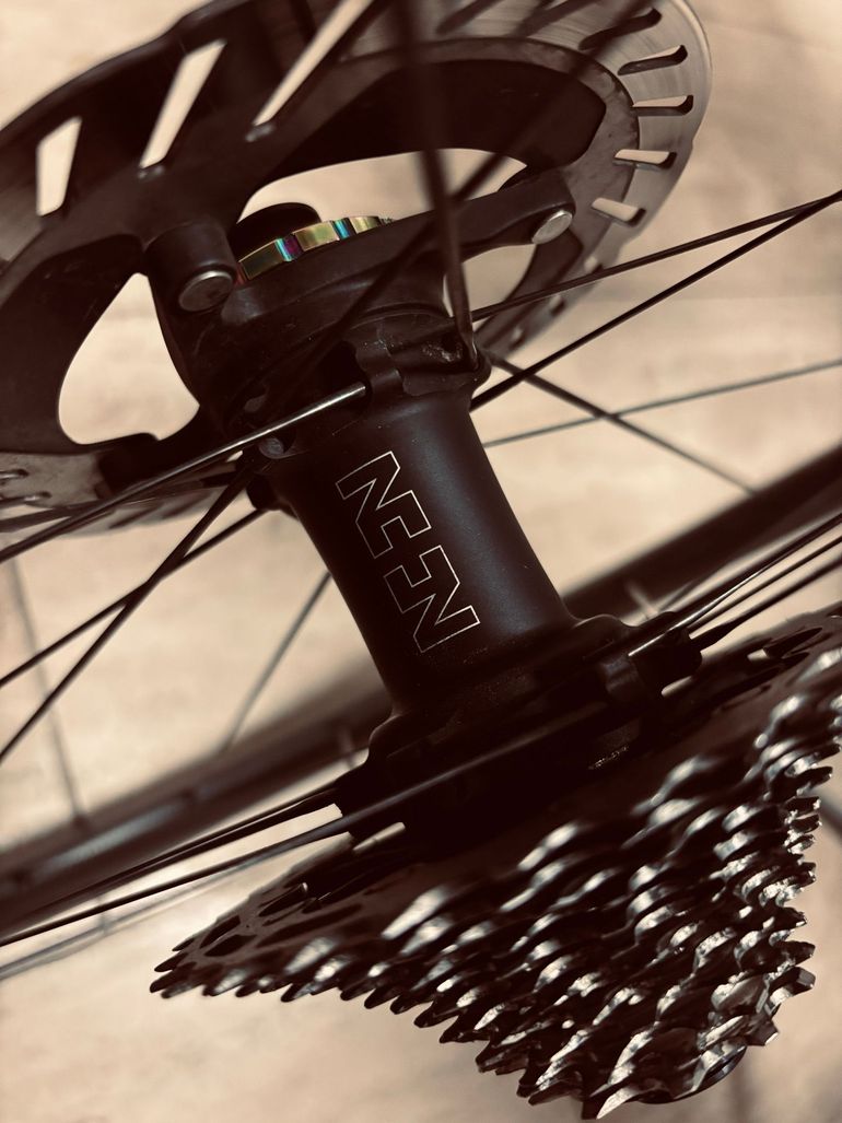 Used Nonplus MCFK Laufradsatz by R2 ultralite 2025 bike — image 9 of 9