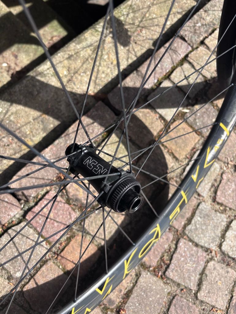 Used Nonplus MCFK Laufradsatz by R2 ultralite 2025 bike — image 15 of 17