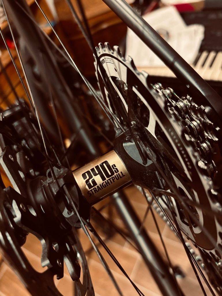 Used DT SWISSE HUB CARBON LAUFRADSATZ 45MM LT Raufradbau - Individualaufbau 2024 bike — image 4 of 5