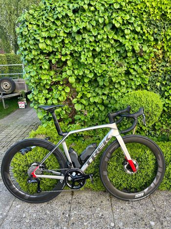 Used Zipp 404 Firecrest Tubeless Disc-brake 2024 bike — image 4 of 4