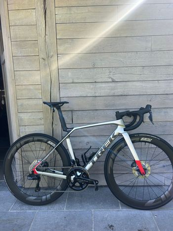 Used Zipp 404 Firecrest Tubeless Disc-brake 2024 bike — image 3 of 4