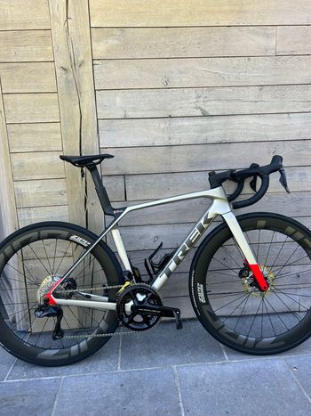 Used Zipp 404 Firecrest Tubeless Disc-brake 2024 bike — image 2 of 4