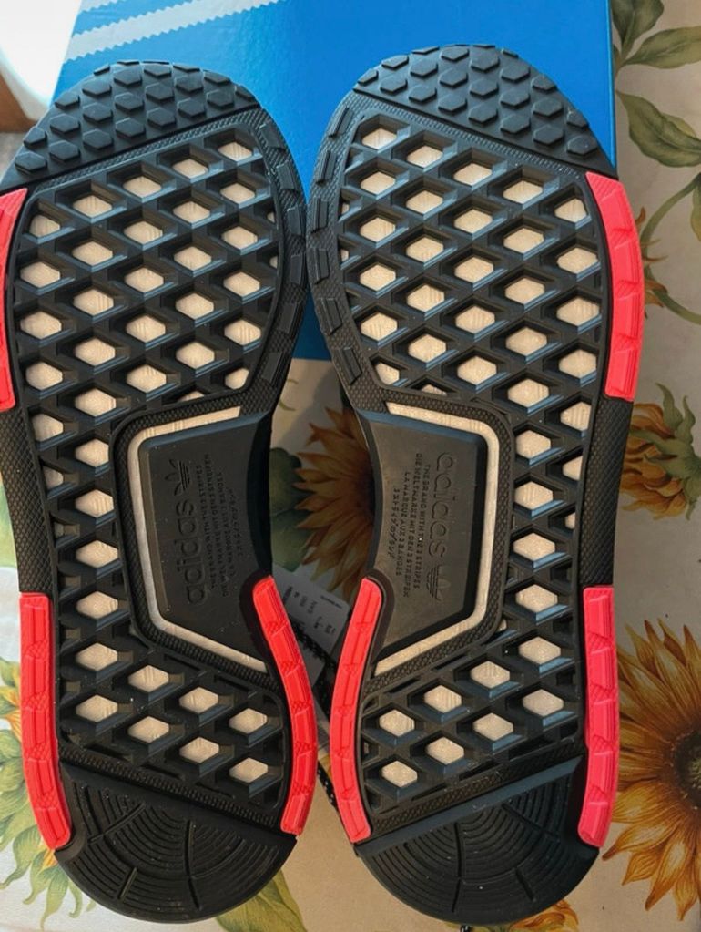 Used Adidas NMD_V3 Shoes (44,5) 2025 bike — image 7 of 9