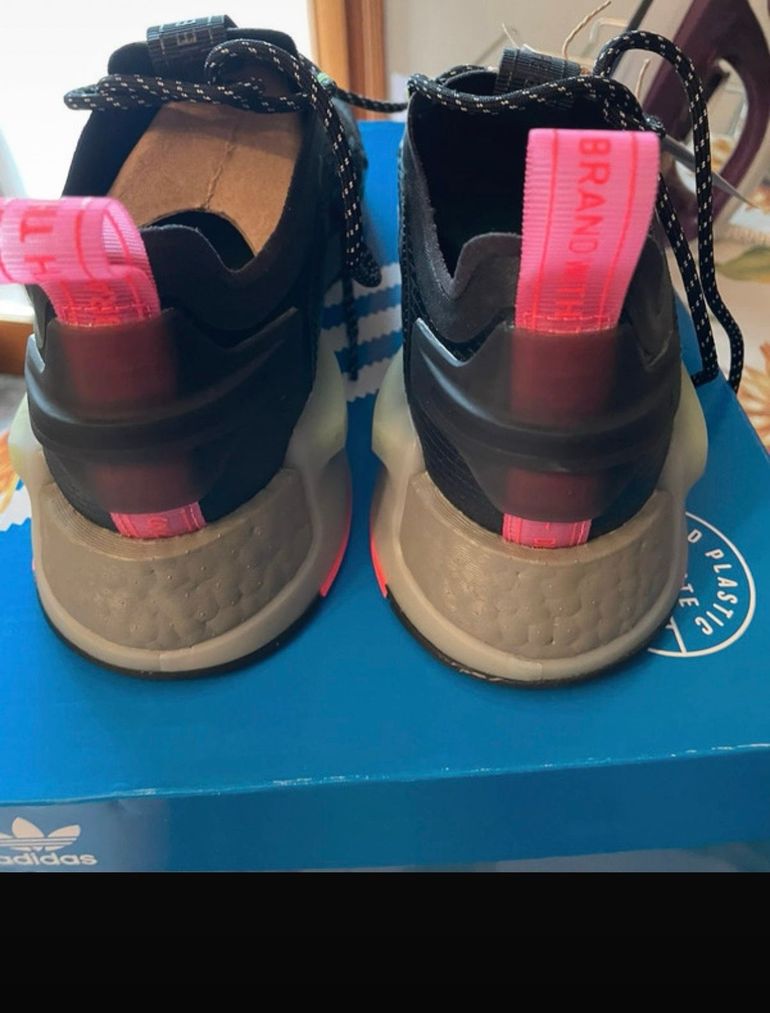 Used Adidas NMD_V3 Shoes (44,5) 2025 bike — image 3 of 9